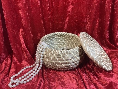Gullah Artisan Hand Woven Sweetgrass Basket w/Top 6 x 4  Charleston SC