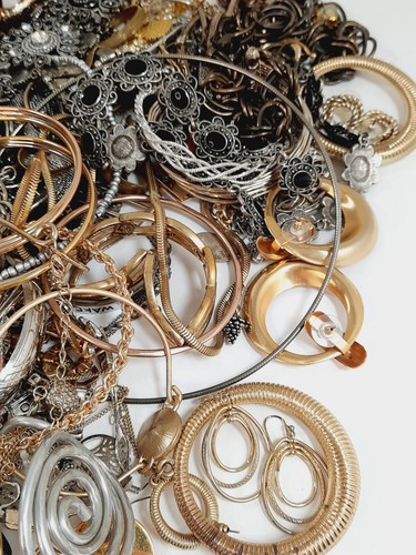 Junk Drawer Lot Gold Silver Tone Jewelry 7 Pounds Wearable Big Lot - Picture 5 of 24