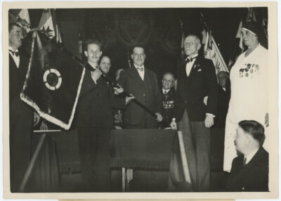 Oberst Fabry, Kriegsminister. Krankenschwestern und Sanitäter. 1935.