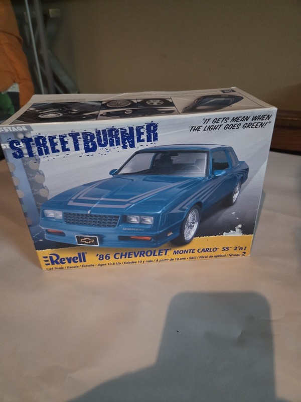 Revell '86 Chevrolet Monte Carlo SS 1:24 Unassembled Model Kit MPN 85-2862