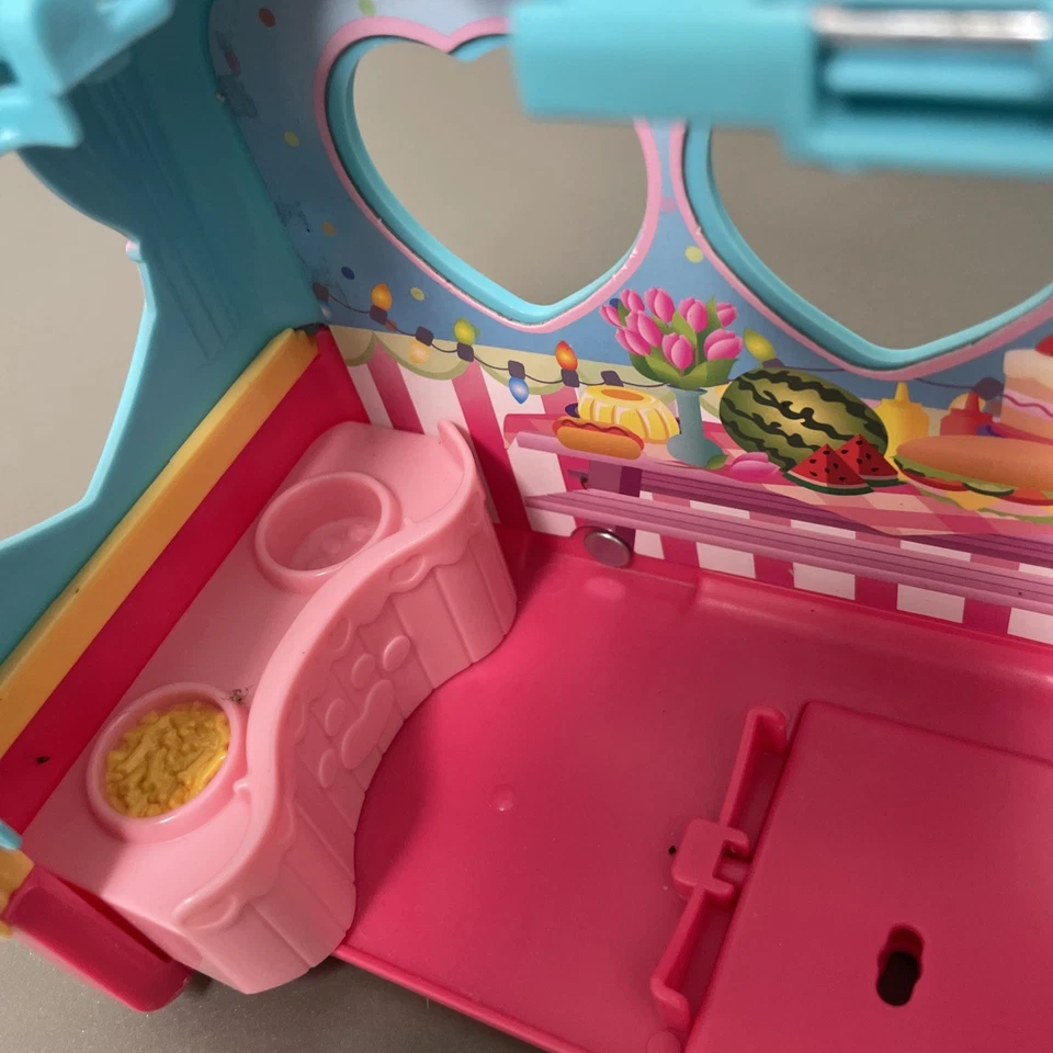 Spin Master Chubby Puppies & Friends Vacation Travel trailer camper Kitchen RV - Image 4 of 4