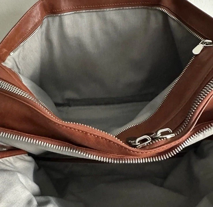 Bolso Mensajero Brunello Cucinelli Cuero Marrón Rico Precio de venta sugerido por el fabricante $4,995 Foto 4 de 4