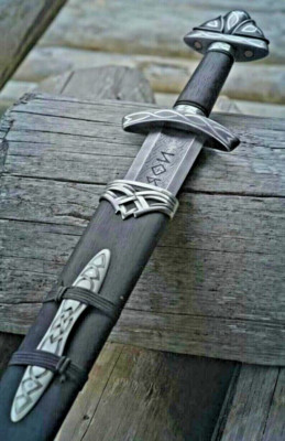 Hand Forged Damascus steel Viking Sword Northmen Battle Ready Medieval Sword