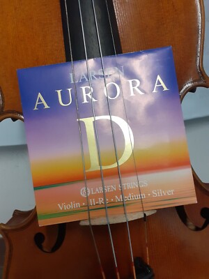 Larsen 'Aurora' Violine D (3) Medium 631190 für den jungen talentierten SpielerLAV5523S