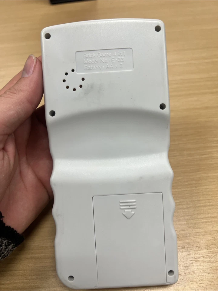 Consola de Videojuegos Micro Genius Brick Game 4 en 1 Modelo E-33 Usada Foto 2 de 2