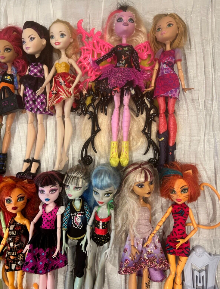 Huge Monster High Doll Lot of 42 Dolls w/ Clothes Shoes Accessories