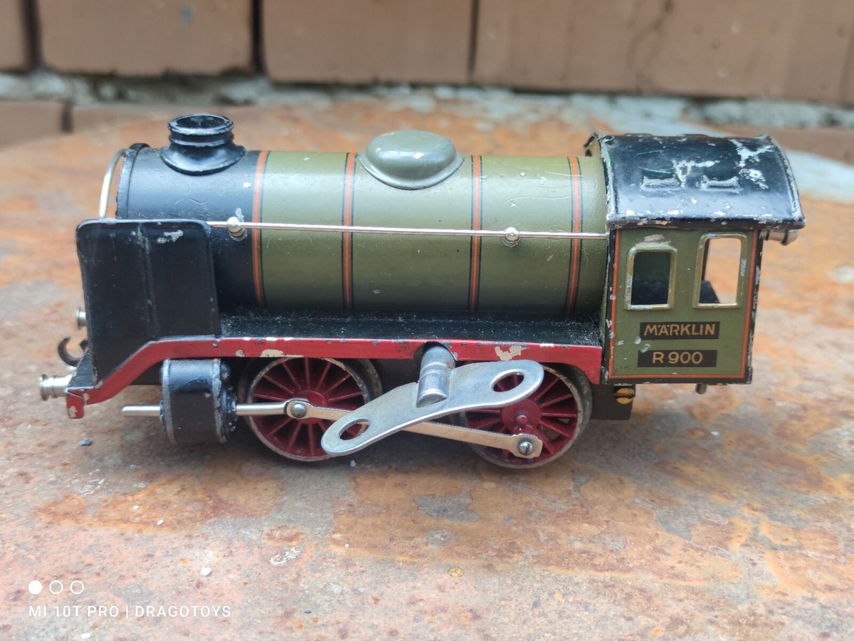 VINTAGE LOCOMOTIVE MARKLIN R 900 GERMANY DDR GDR WIND UP AND KEY