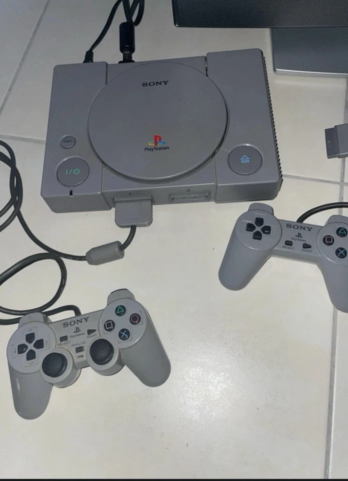 Sony PlayStation, photo 1 sur 4
