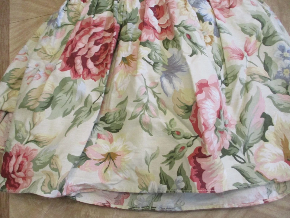 Saia de cama Croscill king size e travesseiro decorativo flores chalé - Imagem 3 de 4