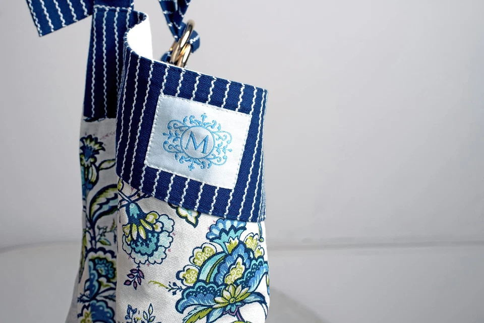 Delantal de lujo de diseñador | Diseño de estampado floral exclusivo, tejido a rayas azul marino,... Foto 4 de 4