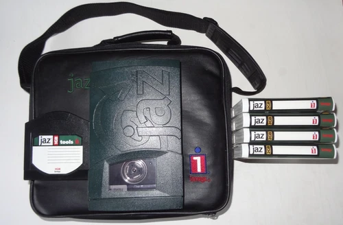 Iomega Jaz 2GB SCSI External Disk Drive V2000S w /Travel Case, Software - No PSU