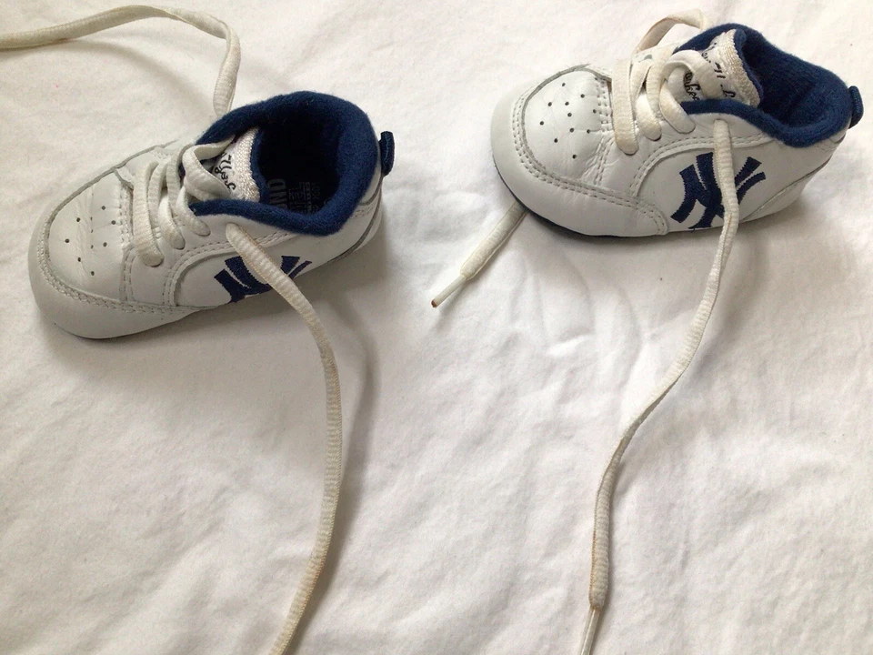 Zapatillas deportivas New York Yankees para niños pequeños talla L (0-10 meses) blancas azules con cordones Foto 4 de 4