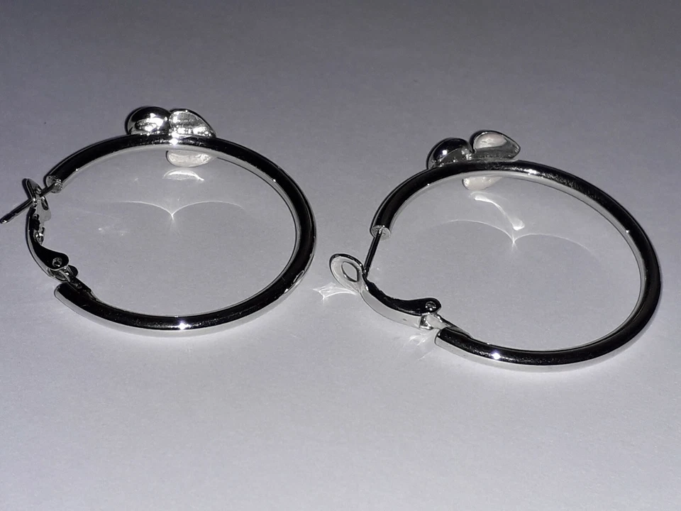 Orecchini a cerchio 30mm placcati oro bianco con cuori e cristalli swarovski - Immagine 2 di 4