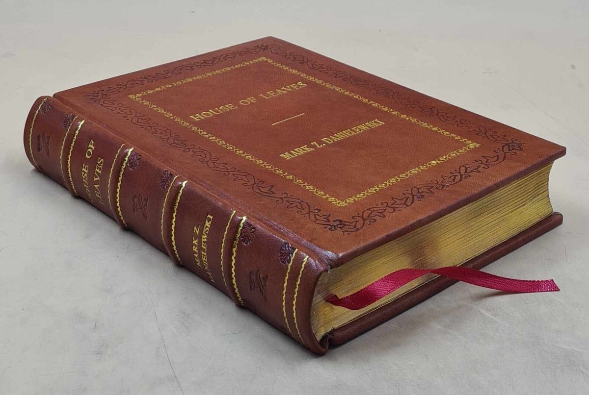 House of Leaves by Danielewski, Mark Z.(used} [PREMIUM LEATHER
