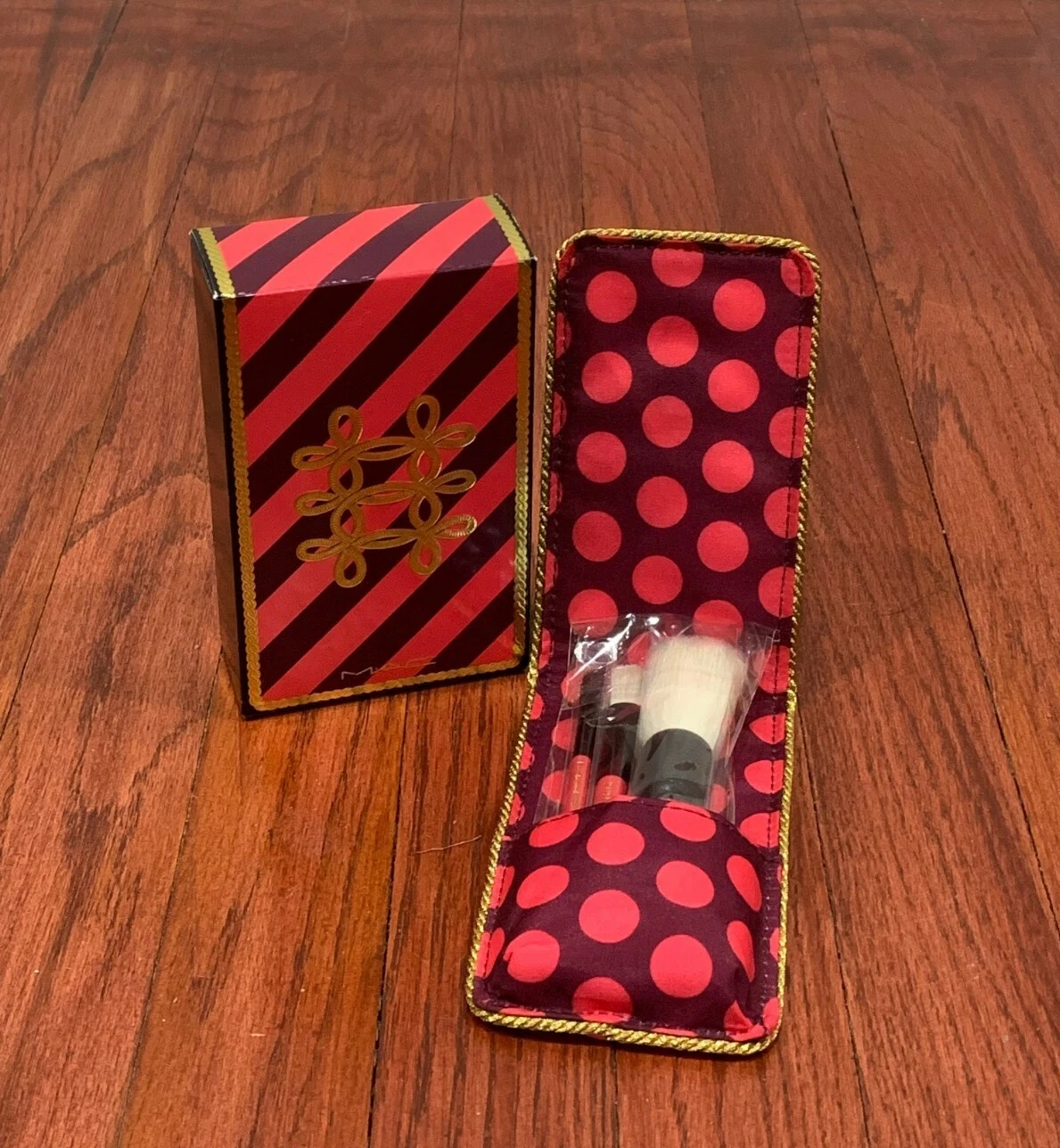 MAC Nutcracker Sweet Essential Brush Kit - 3 piece set in a pouch - New in a box