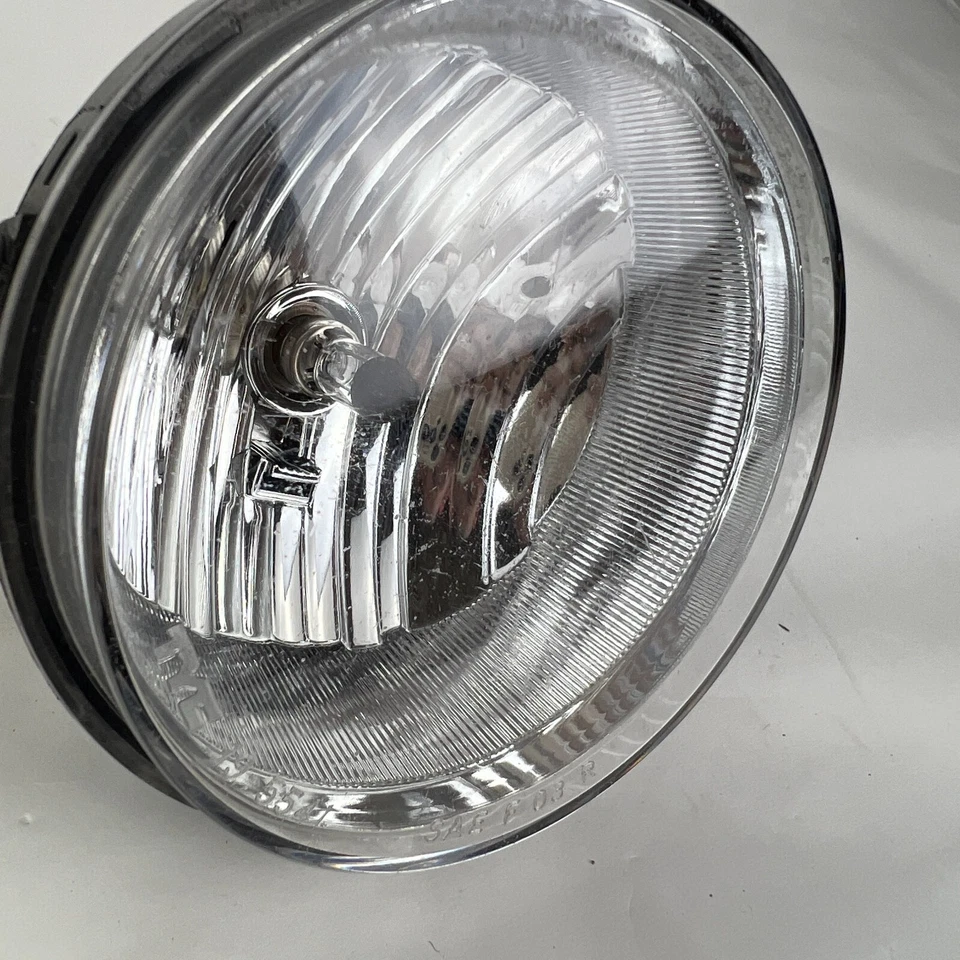 Luz antiniebla delantera derecha TYC 2005 2006 GMC Sierra 1500 2500 3500 Classic Foto 4 de 4