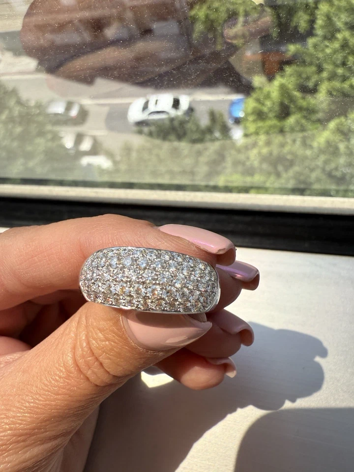 Anillo Van Cleef & Arpels de oro blanco de 18 k con cúpula de diamantes de 5 filas 1,5 quilates, talla 8 EE. UU. Foto 2 de 4