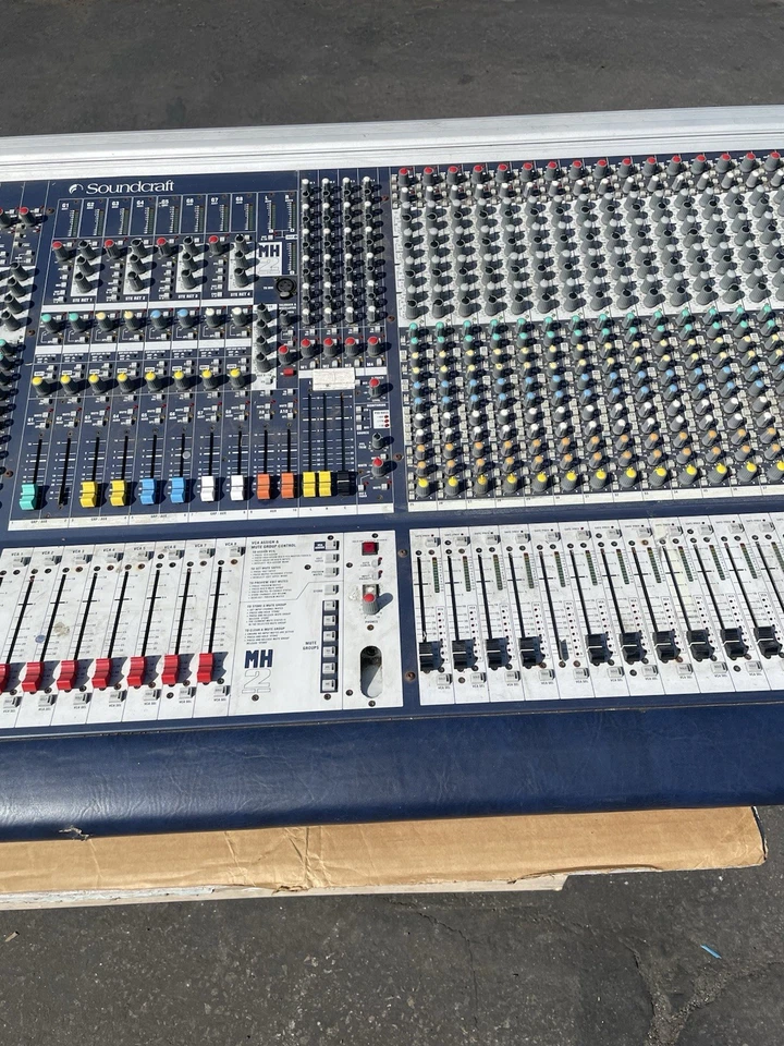 Consola Soundcraft MH2 48 canales - 48 mono 4 estéreo 10 auxiliares 8 grupos 4 matriz Foto 4 de 4