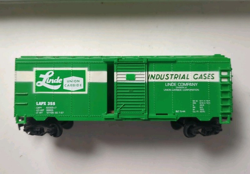 HO Scale LAPX #358 Linde Union Carbide Boxcar Life-Like Used No Box Good Cond.