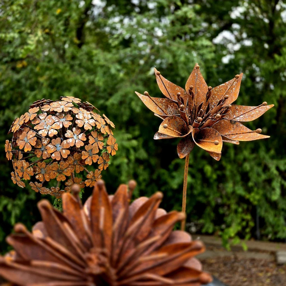 Rusty metal flower stake, garden gift - Set of 5 flowers - Image 3 of 4