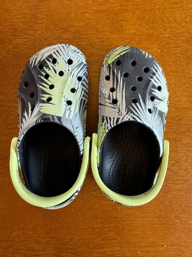 Toddler Boys Crocs Baya Graphic Tie-Dye Clogs in Tropical Black, Size 8 - Picture 6 of 11