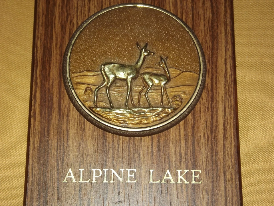 VINTAGE ALPINE LAKE DEER WALL PLAQUE KEY HOLDER - Image 2 of 4
