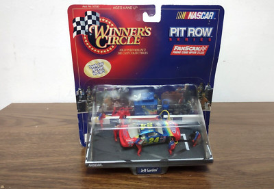 1998 Winner's Circle Pit Row Series 1:64 Diecast Jeff Gordon #24 DuPont   N21