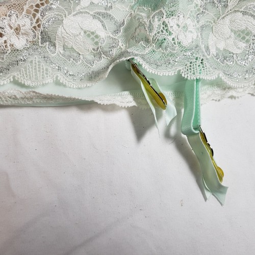 Victoria's Secret Seduction neuwertig grün weiß Set Bomben-BH V-String Strumpfband - Bild 60 von 81