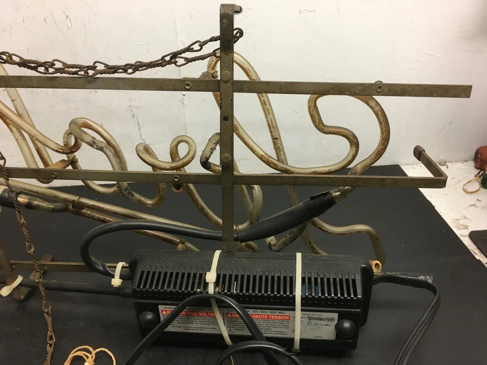 Vintage Stroh's Beer Neon Hanging Bar Light Sign. 25" Everbrite gas tube power - Image 4 of 4