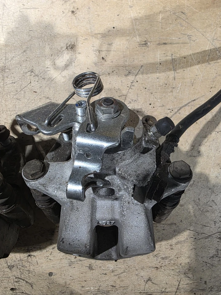 Vw Mk4 Golf Bora  256mm Rear Calipers Brakes Audi S3 8L R32 Tt 8n 4wd 4 Motion - Image 2 of 4