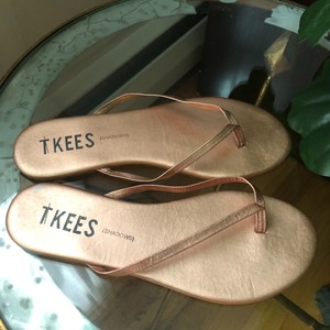 tkees gold flip flops