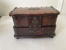 19TH C ANTIQUE CONTINENTAL VICTORIAN GOTHIC SEWING JEWELRY BOX WITH BUN FEET