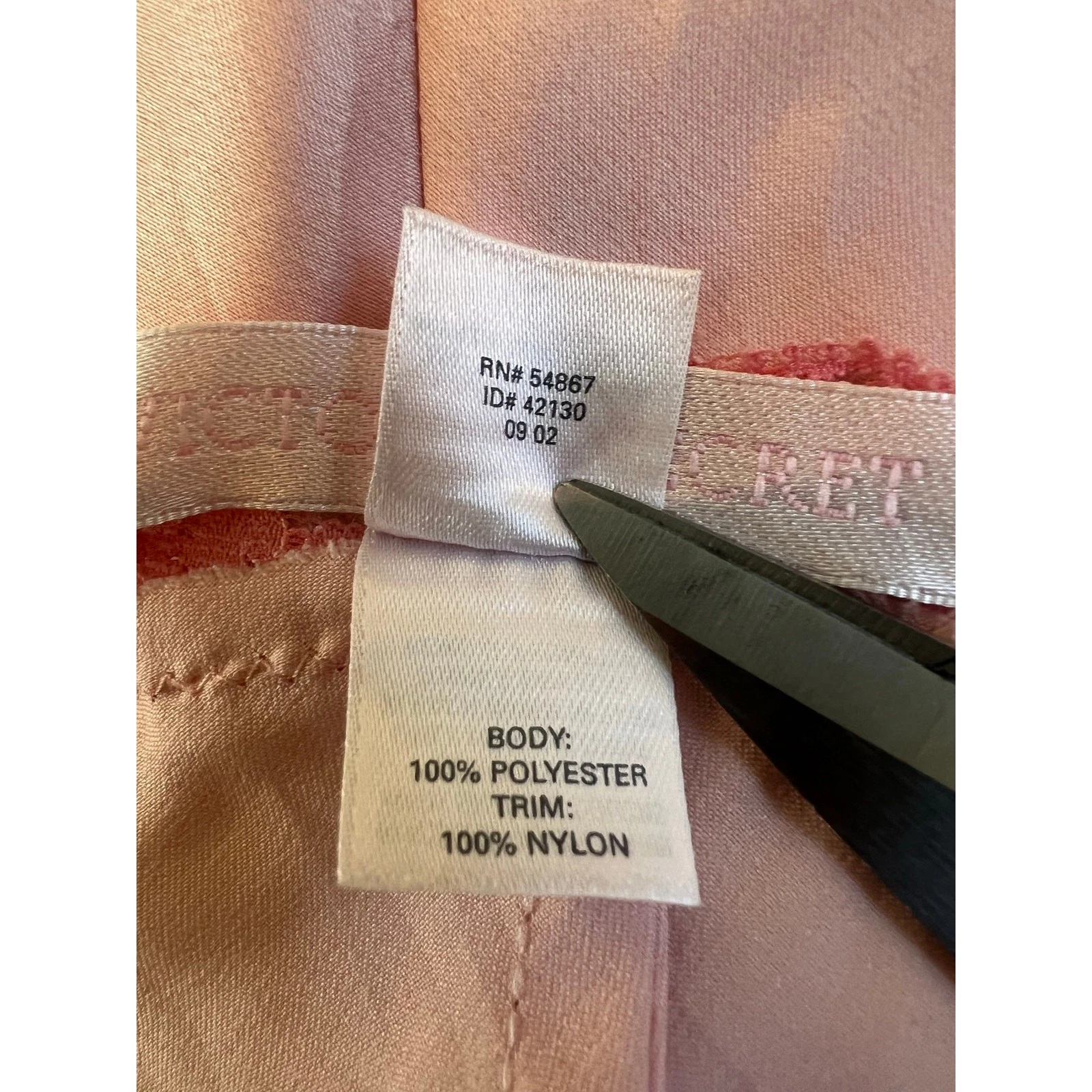 UNDERCOVER Abito Victoria's Secret rosa slip con orlo in pizzo rosa scuro e spacco taglia S