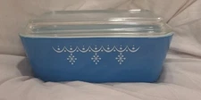PYREX Snowflake Garland Refrigerator Dish w/ Lid 0502 1 1/2 Pt  Blue