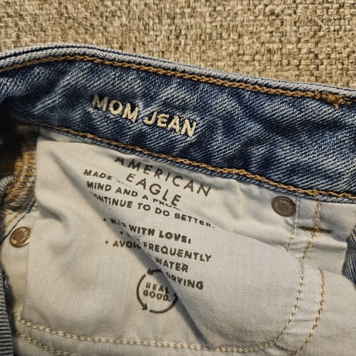 American Eagle Stretch Relaxed High Waist Mom Jeans in Washed Blue Size 4 Long - Picture 3 of 7