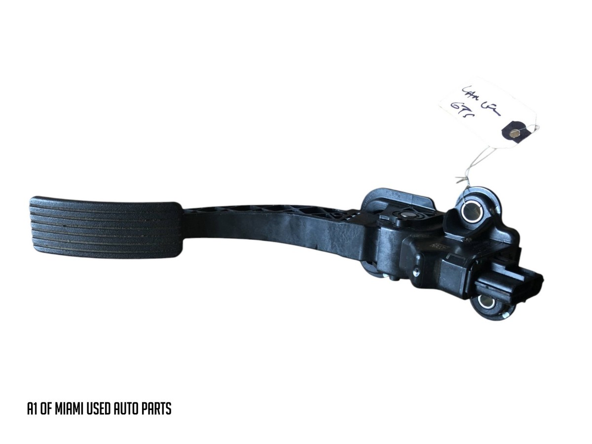 2008-2017 Mitsubishi Lancer Accelerator Gas Pedal MN101544