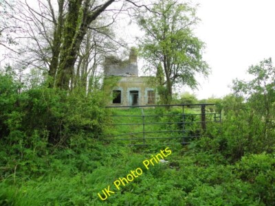 Photo 6x4 Ruined cottage, Esker Fairy Hill/H3363 Pictured along Esker Ro c2015