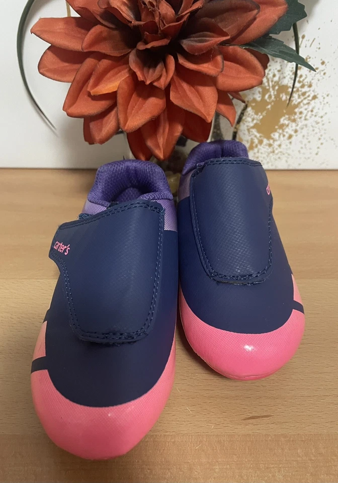 Botines de exterior CARTERS. Niño pequeño talla 8. Púrpura Azul Rosa - Gancho y Lazo. Foto 4 de 4