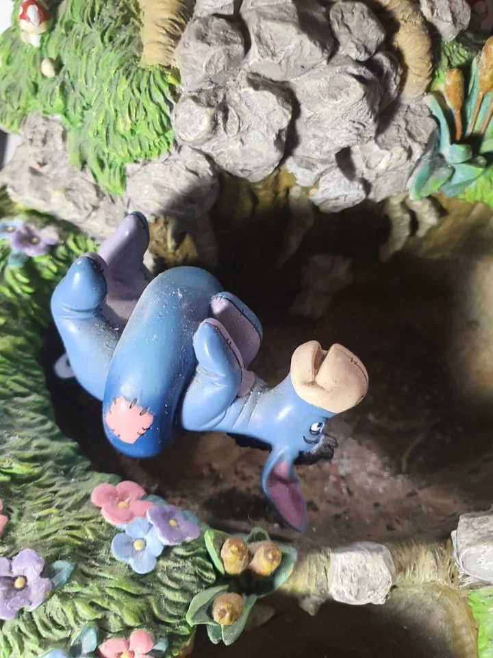 Winnie the Pooh Bear Fuente Exterior Interior Hermosa Relajante Diversión para Todos Foto 3 de 4