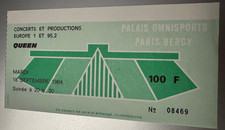 QUEEN The Works Tour 1984 Rare Original  Ticket concert PARIS, en très bon état.