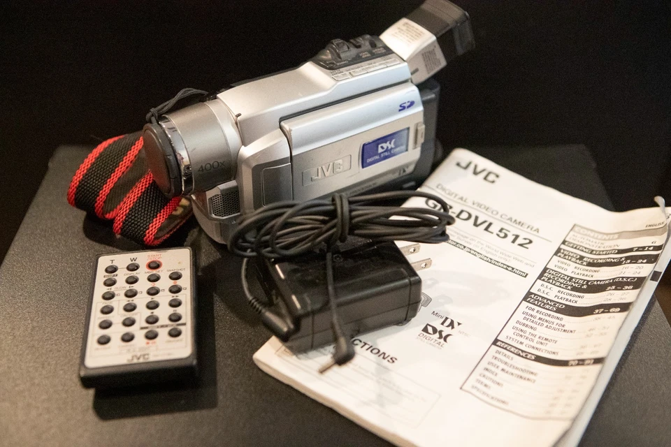 JVC GR-DVL512U Mini DV Camcorder w/Battery, Charger, Remote-Extras - Image 2 of 4
