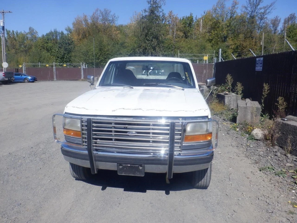 Driver Corner/Park Light From 8501 GVW Fits 92-97 FORD F250 PICKUP 30810076 - Image 2 of 4
