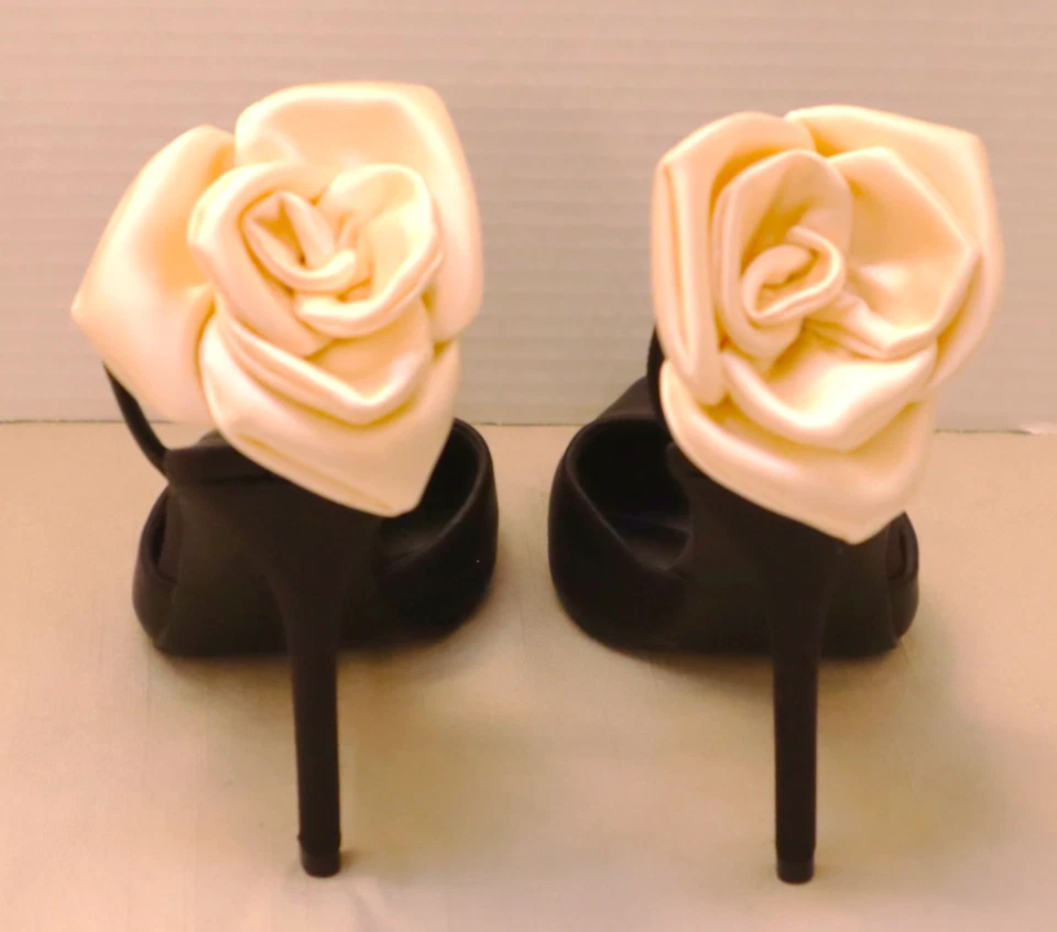 Zapatos de Tacón Gianni Bini Negros con Lazo Color Crema Talla 8m Foto 3 de 4