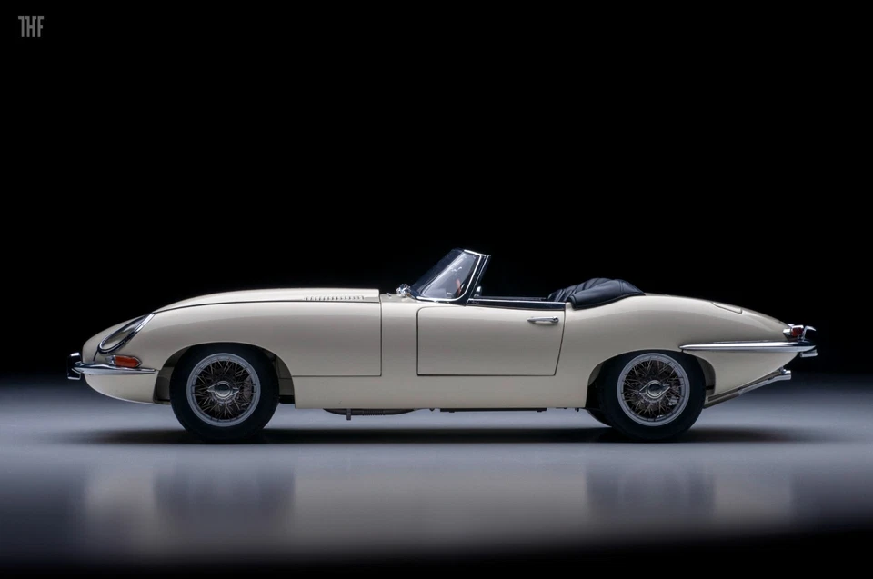 1/18 AUTOart Jaguar E-type Roadster Series I-73603 - Immagine 2 di 4