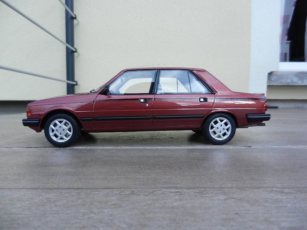 5& Peugeot 305 GTX rouge 1/18 Otto édition limitée + Boite 5& Peugeot 305 GTX rouge 1/18 Otto édition limitée + Boite
