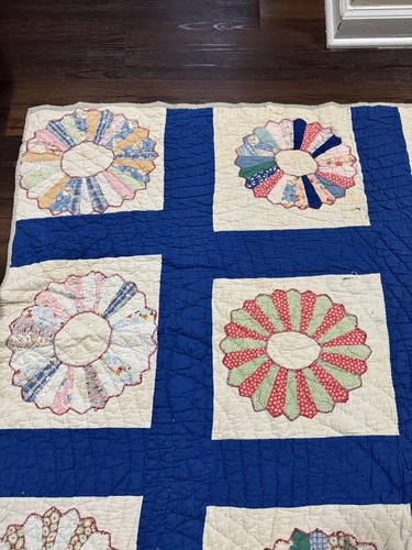 Vintage Dresden Plate / "Wheel of Fortune" Antique Quilt ~Stained/Small Rips - Picture 5 of 24
