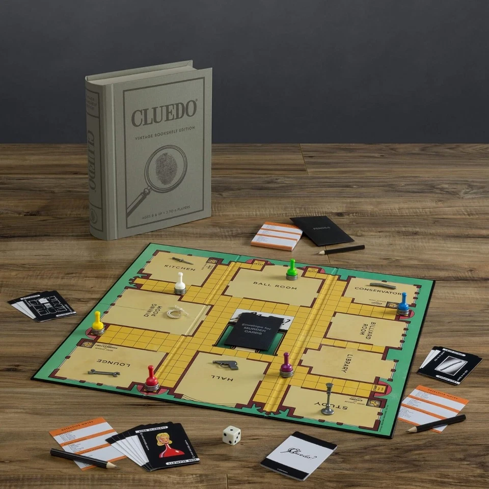 Cluedo Board Game Hasbro Vintage Bookshelf Collectors Edition - Image 4 of 4