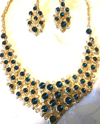 Ravissante parure pour cheuveux strass rouge et blanc ,métal doré, sans