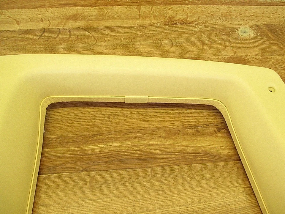 1978 1979 CADILLAC COUPE DEVILLE RH REAR INTERIOR WINDOW FRAME TRIM LIGHT YELLOW Foto 4 de 4