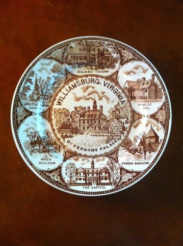 Williamsburg Virginia Collectible Travel Souvenir Plate Governor's Palace 10" - Picture 2 of 3